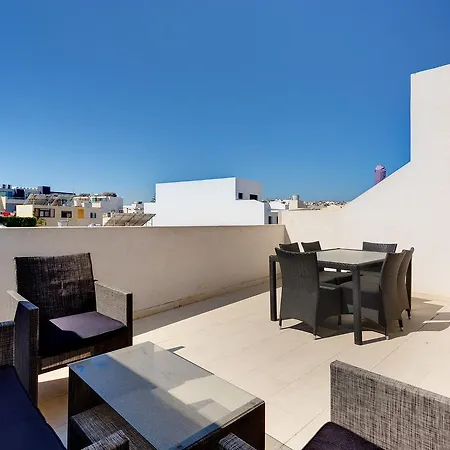 Fabulous Penthouse In A Prime Location דירה