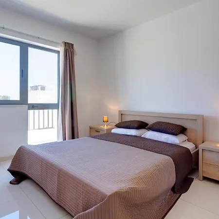 Fabulous Penthouse In A Prime Location דירה *