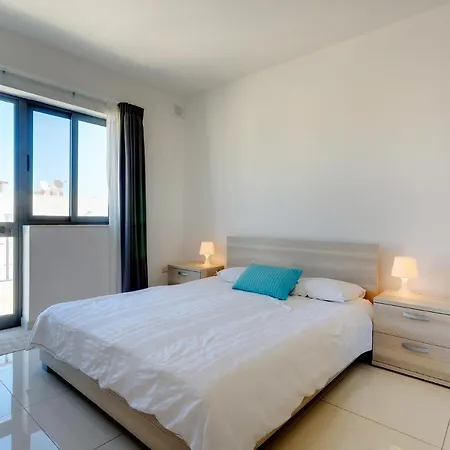 Fabulous Penthouse In A Prime Location דירה *