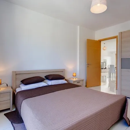 Fabulous Penthouse In A Prime Location דירה *
