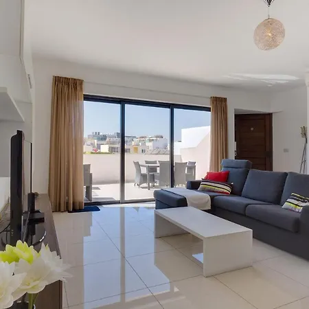 Fabulous Penthouse In A Prime Location * Is-Swieqi