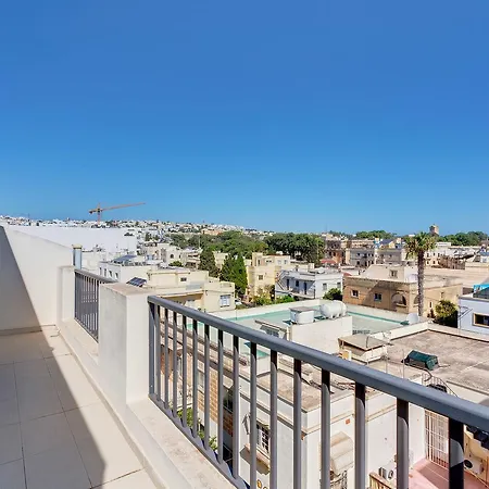 Fabulous Penthouse In A Prime Location Apartment