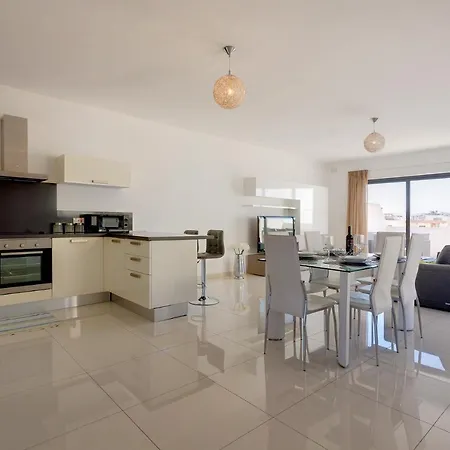Fabulous Penthouse In A Prime Location * Is-Swieqi